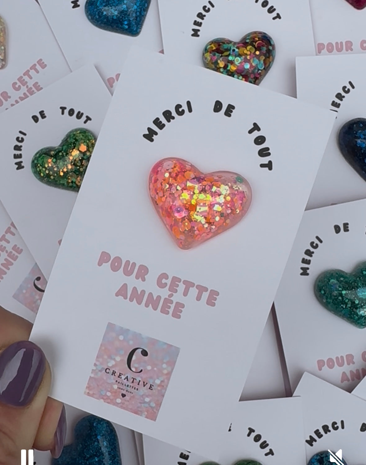 Pin’s coeur en résine Fluo