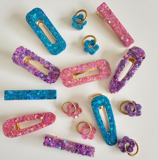 Barrettes en résine et paillettes