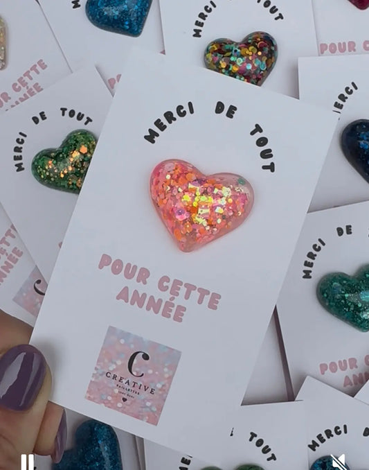 Pin’s coeur en résine Fluo Creative Paillettes